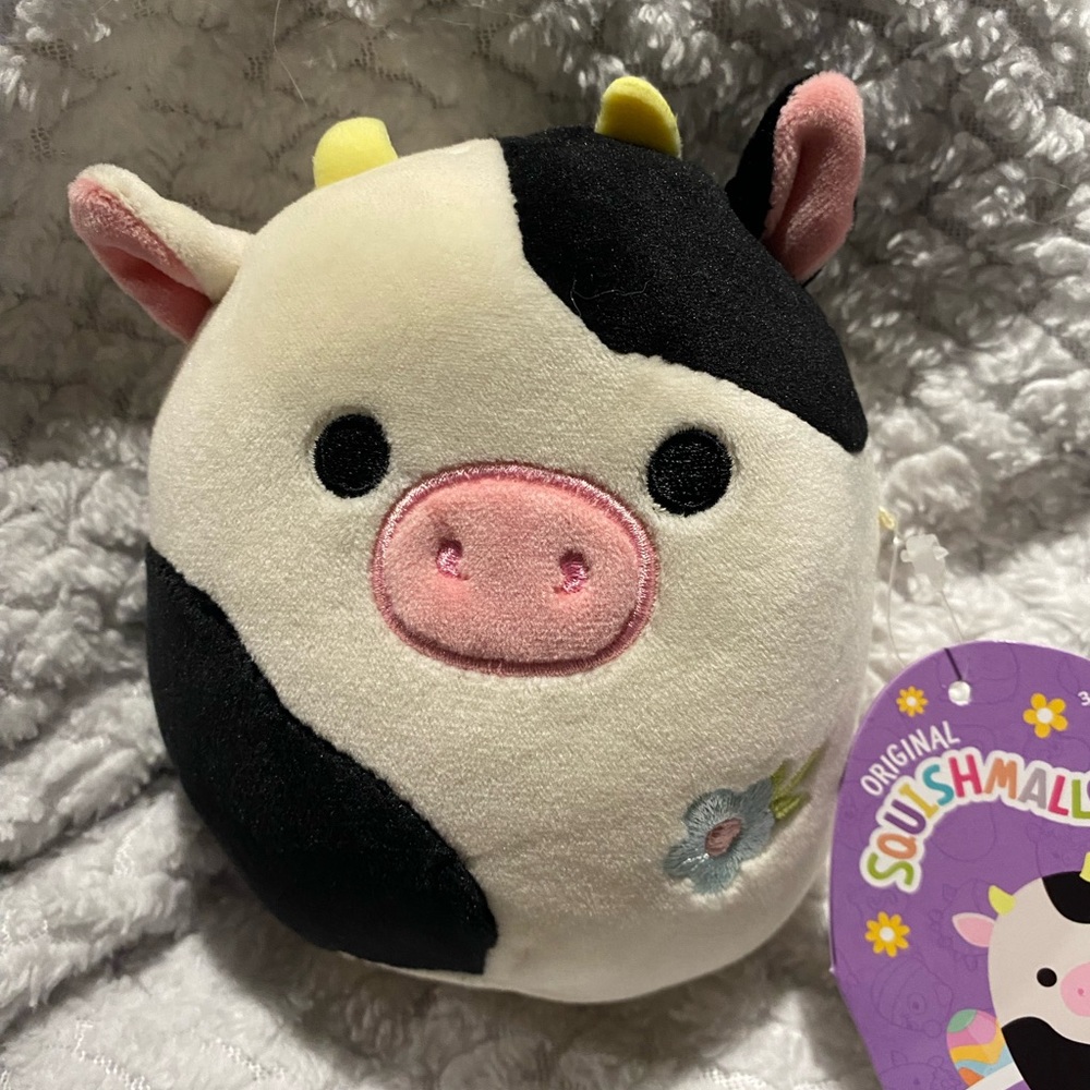 Squishmallows Connor the cow with flowers - Picture 1 of 5
